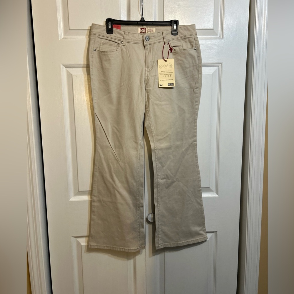 NWT L.E.I. LEI Sophia Hipster Flare Khaki Jeans Pants Junior Size 13 Short